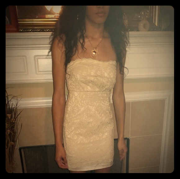 Cream lace overlay dress - Picture 2 of 4